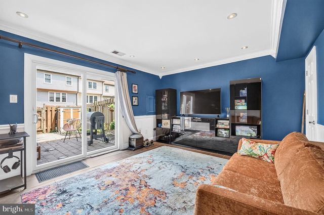 8618 DELLWAY LN, Vienna, VA 22180