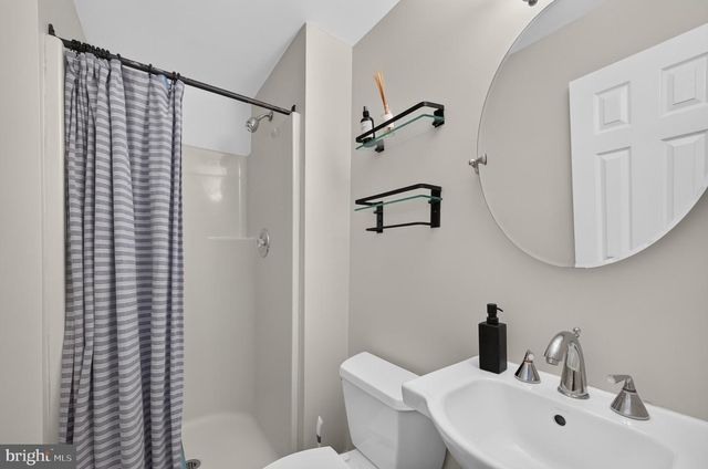 8618 DELLWAY LN, Vienna, VA 22180