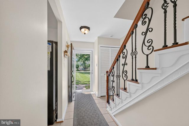8618 DELLWAY LN, Vienna, VA 22180