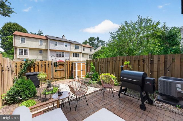 8618 DELLWAY LN, Vienna, VA 22180