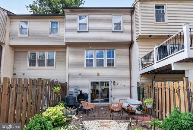 8618 DELLWAY LN, Vienna, VA 22180