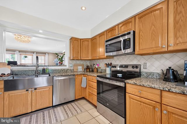 8618 DELLWAY LN, Vienna, VA 22180
