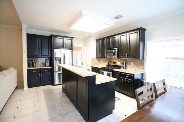 114 Chandler Ct, Sugar Land, TX 77479