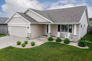 3381 MOCKINGBIRD WAY, Oshkosh, WI 54904