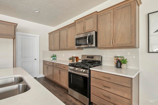 5827 N Static Line Ave, Meridian, ID 83646
