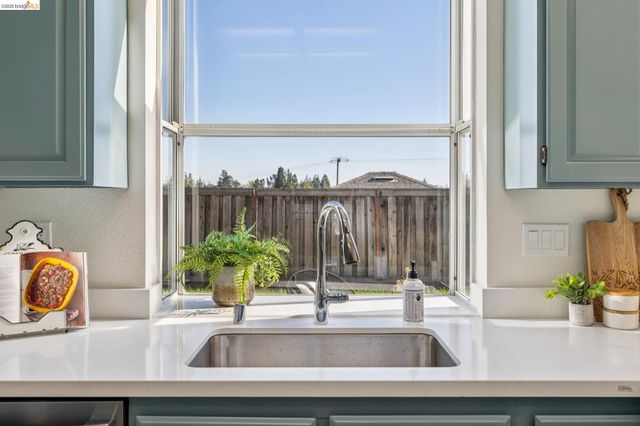 2004 Fries Ct, Martinez, CA 94553