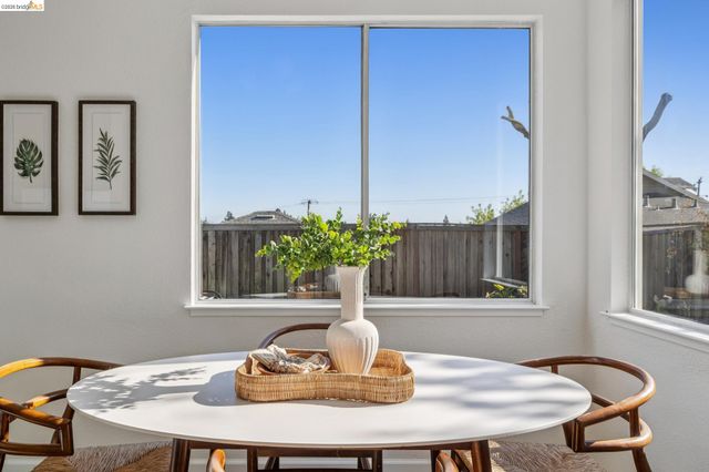 2004 Fries Ct, Martinez, CA 94553