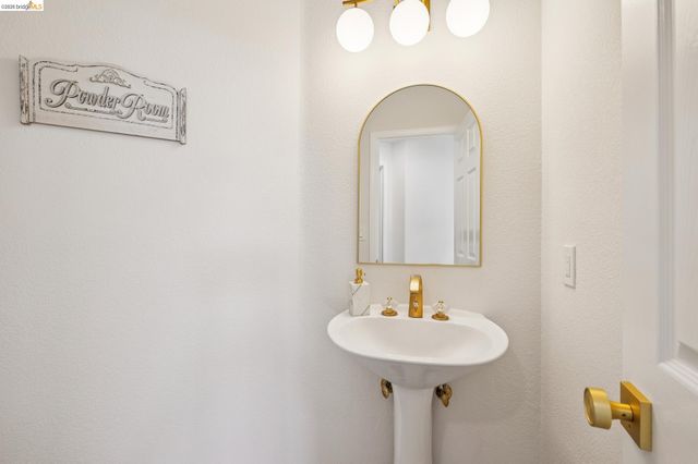 2004 Fries Ct, Martinez, CA 94553