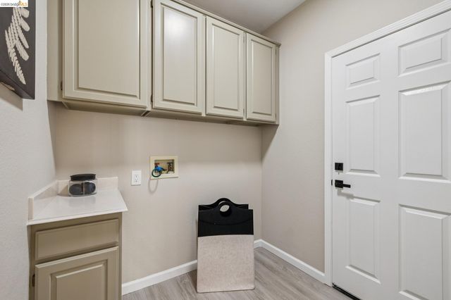 2004 Fries Ct, Martinez, CA 94553