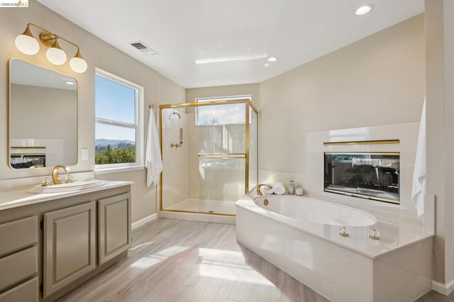 2004 Fries Ct, Martinez, CA 94553