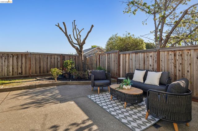 2004 Fries Ct, Martinez, CA 94553