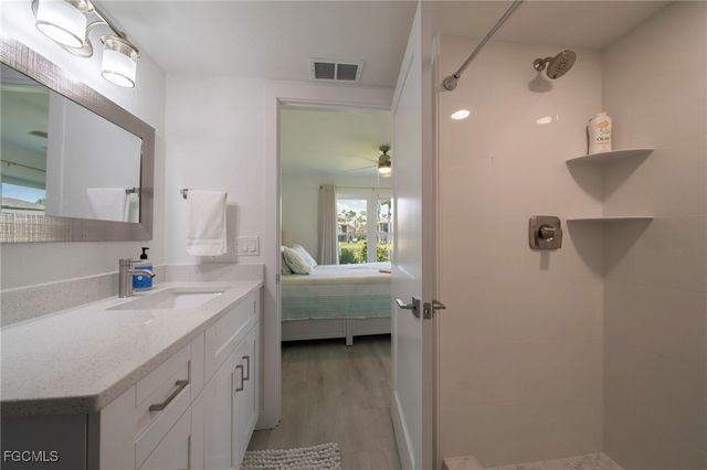 16881 Davis RD 716, Fort Myers, FL 33908