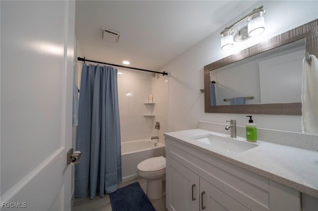 16881 Davis RD 716, Fort Myers, FL 33908