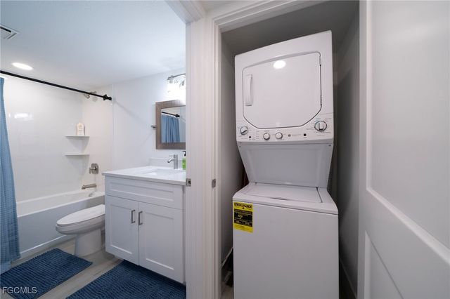 16881 Davis RD 716, Fort Myers, FL 33908