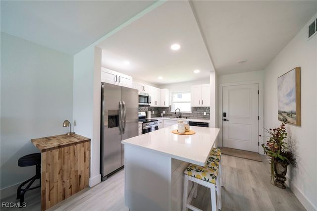 16881 Davis RD 716, Fort Myers, FL 33908