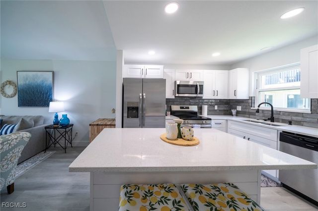 16881 Davis RD 716, Fort Myers, FL 33908