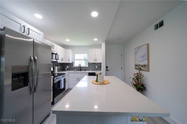 16881 Davis RD 716, Fort Myers, FL 33908