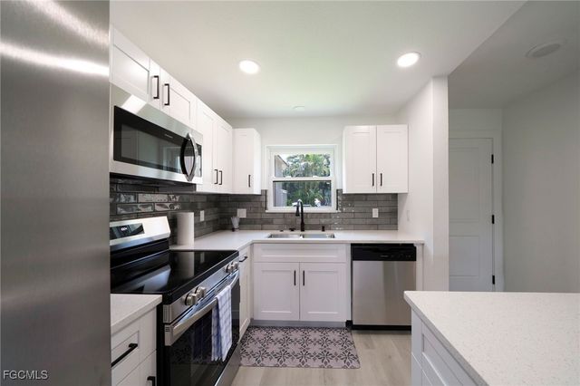 16881 Davis RD 716, Fort Myers, FL 33908