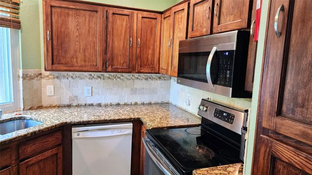 1718 Gentle Wind Drive, Arlington, TX 76018