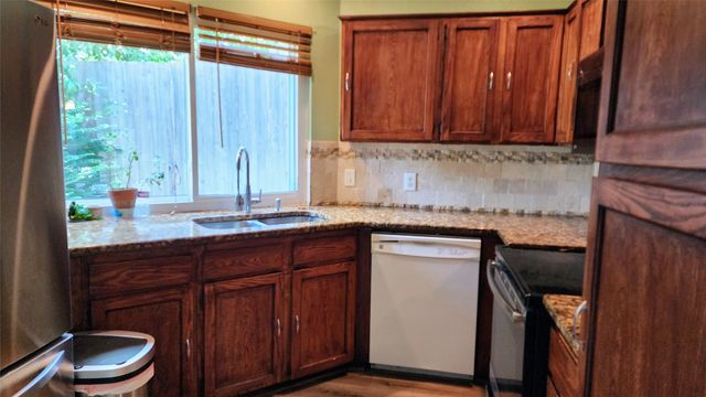 1718 Gentle Wind Drive, Arlington, TX 76018