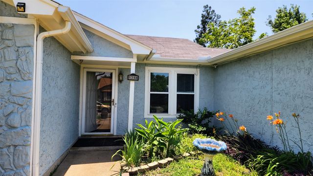 1718 Gentle Wind Drive, Arlington, TX 76018