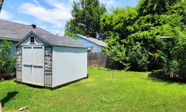 1718 Gentle Wind Drive, Arlington, TX 76018