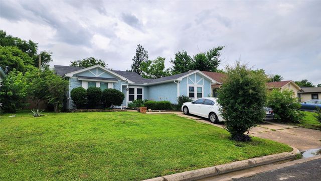 1718 Gentle Wind Drive, Arlington, TX 76018