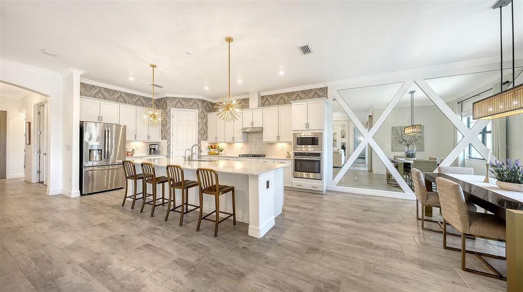 Image 15 of property listing at 7005 WHITTLEBURY TRAIL, Lakewood Ranch, FL 34202
