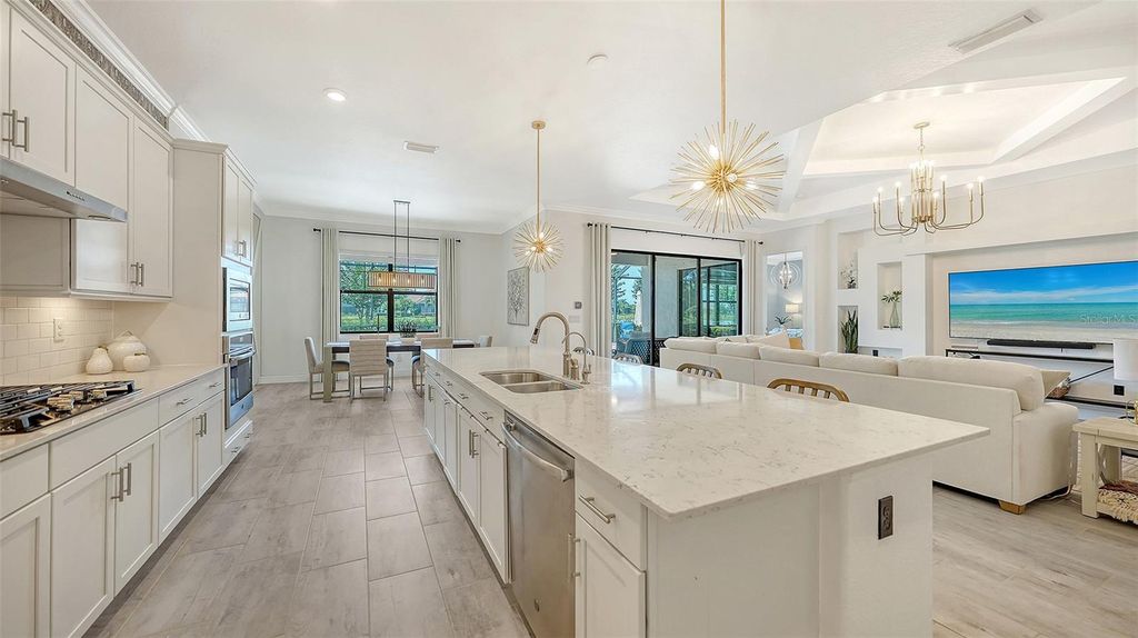 Image 21 of property listing at 7005 WHITTLEBURY TRAIL, Lakewood Ranch, FL 34202