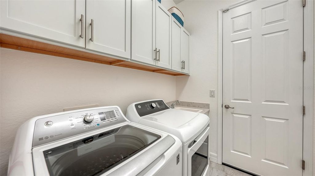 Image 37 of property listing at 7005 WHITTLEBURY TRAIL, Lakewood Ranch, FL 34202