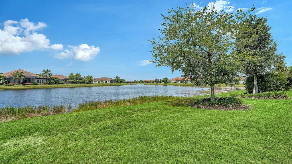 Image 51 of property listing at 7005 WHITTLEBURY TRAIL, Lakewood Ranch, FL 34202