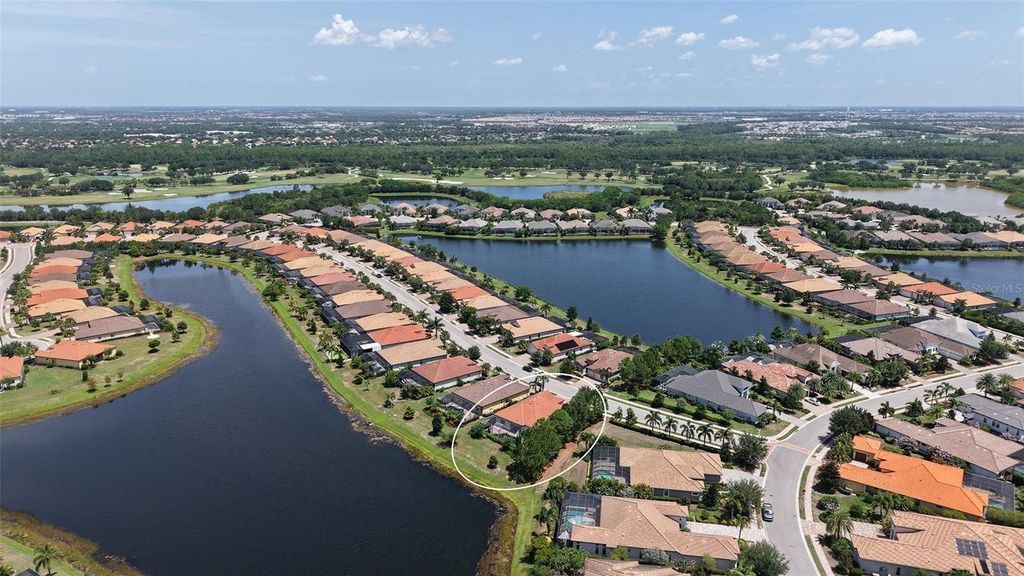 Image 54 of property listing at 7005 WHITTLEBURY TRAIL, Lakewood Ranch, FL 34202