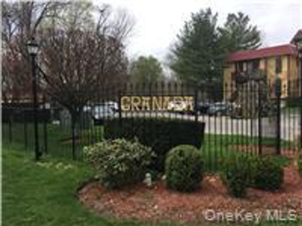 2 Granada Crescent 8, White Plains, NY 10603
