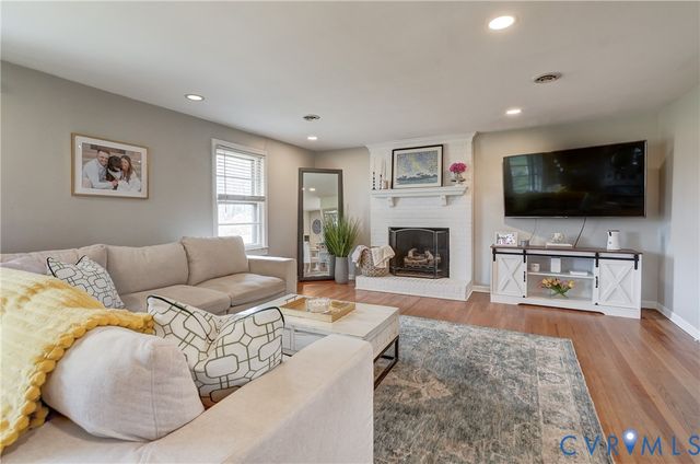 1496 Hockett Rd, Manakin Sabot, VA 23103