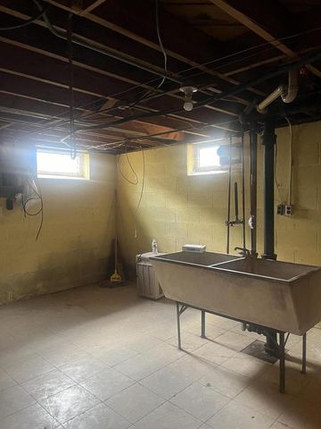 5760 N 93rd STREET, Milwaukee, WI 53225
