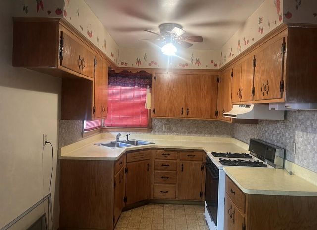 5760 N 93rd STREET, Milwaukee, WI 53225