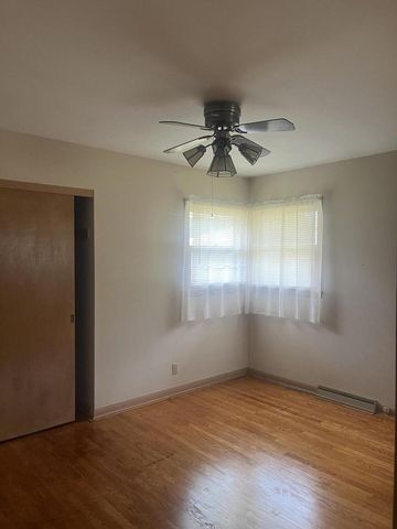 5760 N 93rd STREET, Milwaukee, WI 53225