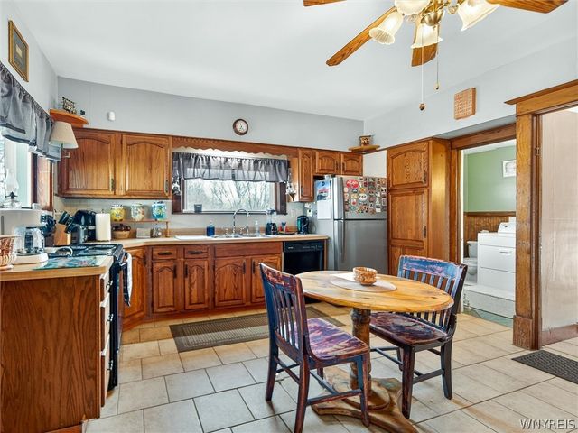 21 Maple Avenue, Yates, NY 14098