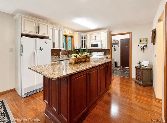 7156 River Road, Flushing, MI 48433
