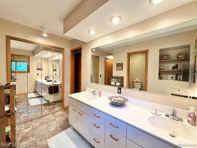 7156 River Road, Flushing, MI 48433