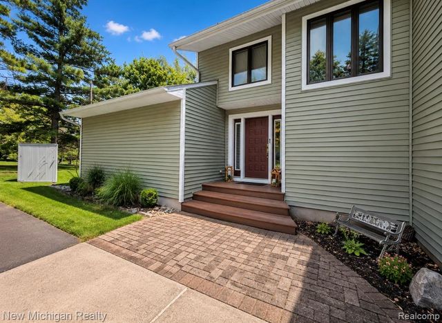 7156 River Road, Flushing, MI 48433