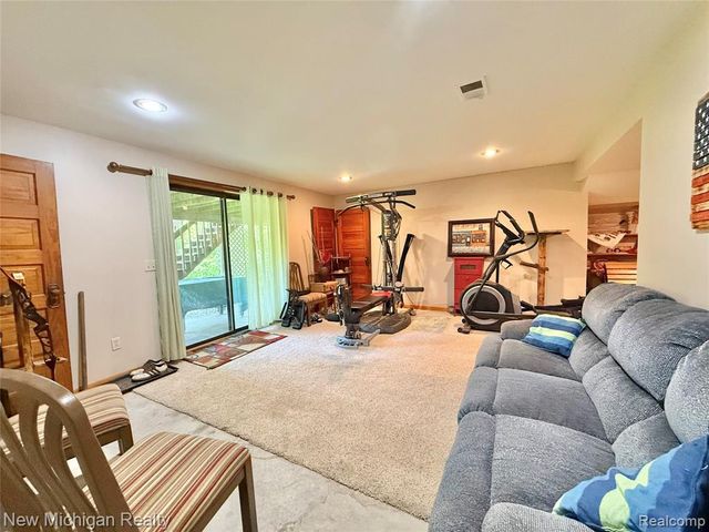 7156 River Road, Flushing, MI 48433