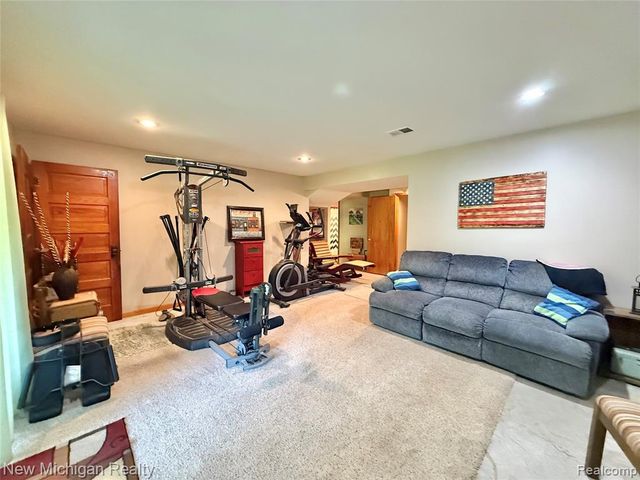 7156 River Road, Flushing, MI 48433