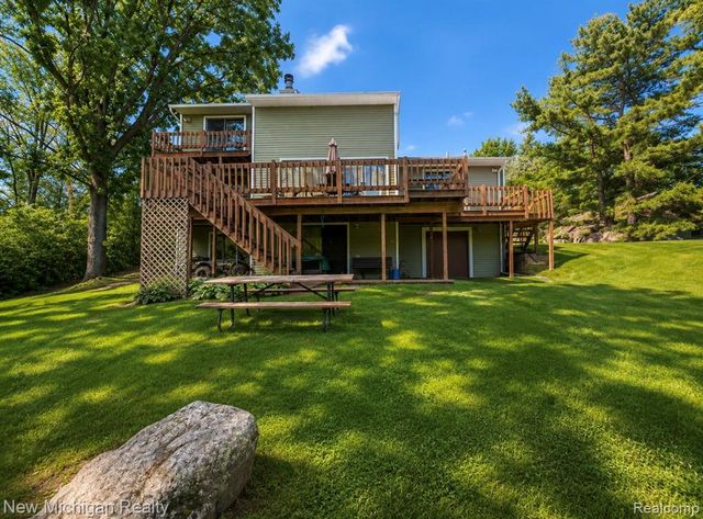 7156 River Road, Flushing, MI 48433