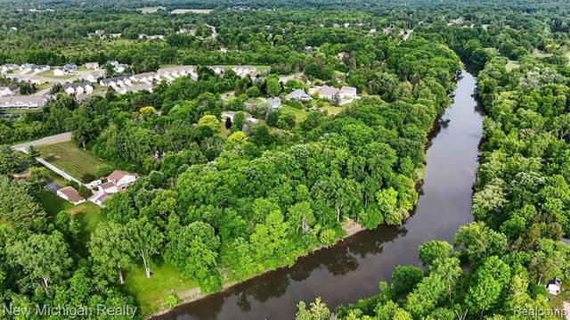 7156 River Road, Flushing, MI 48433