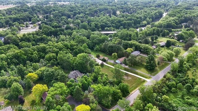 7156 River Road, Flushing, MI 48433