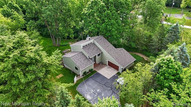 7156 River Road, Flushing, MI 48433