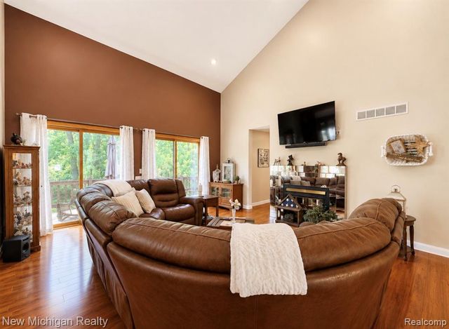 7156 River Road, Flushing, MI 48433