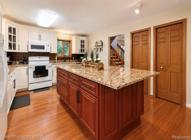 7156 River Road, Flushing, MI 48433