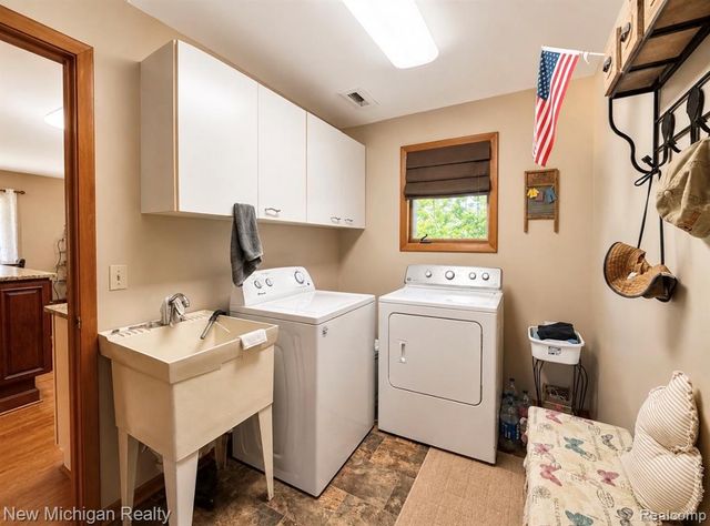 7156 River Road, Flushing, MI 48433